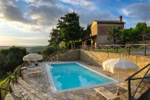 The swimming pool at or close to Holiday home in Villamagna - Toskana 44123