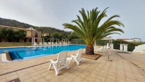 Bazén v ubytování Hotel Cardedu nebo v jeho okolí