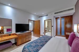 TV o dispositivi per l'intrattenimento presso Crowne Plaza Muscat OCEC by IHG