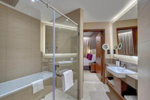 Bagno di Crowne Plaza Muscat OCEC by IHG