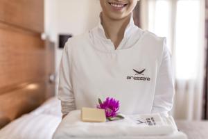 Členové personálu v ubytování Aressana Spa Hotel & Suites - Small Luxury Hotels of the World + 37 fotografií