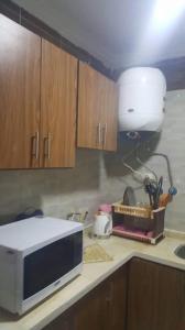 Kuchyň nebo kuchyňský kout v ubytování شاليه بقرية ديمورا للإيجار للعائلات