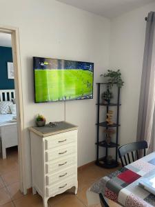 a living room with a television on a wall at Joli appartement tout confort in Hyères