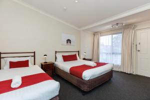 Amaroo Motel Tumuts Best Accommodation客房内的一张或多张床位