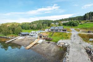 an aerial view of a house on the water at Nybygd hytte ved sjøen in Øygarden
