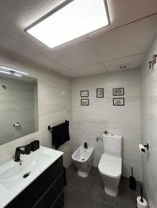 Koupelna v ubytování Fabulous apartment with the best view in town. Quiet area, short walk to centre.