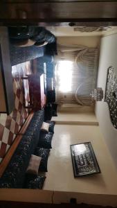 a view of a room with a train on the wall at شقة للكراء اليومي للعائلات فقط وسط مدينة الجديدة تبعد 10 دقائق عن البحر in El Jadida +3 photos