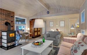 Χώρος καθιστικού στο 2 Bedroom Cozy Home In Gilleleje