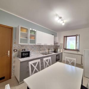 Kuchyňa alebo kuchynka v ubytovaní Apartment Mita