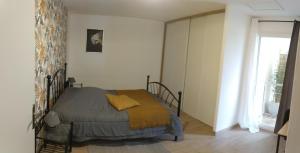 A bed or beds in a room at Richard