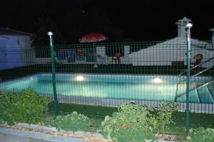 Bazén v ubytování Hotel Juan Francisco nebo v jeho okolí