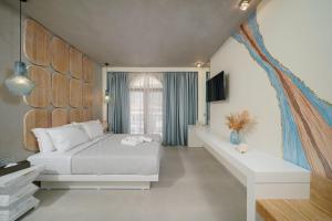 Postel nebo postele na pokoji v ubytování Moderi Luxury Suites