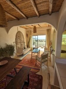 Posezení v ubytování Moroccan Boho Surf House