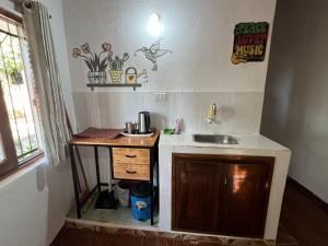 Kuchyň nebo kuchyňský kout v ubytování Hostel "Loost & Found"