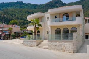 Nespecifikovaný výhled na hory nebo výhled na hory při pohledu z aparthotelu