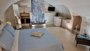 a living room with a couch and a table at Casa Porta Nuova in Bisceglie