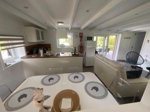 Cucina o angolo cottura di Chalet des sources.
