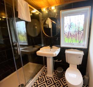 Koupelna v ubytování Kaoglen Warren - Pet friendly - Hot Tub - Cairngorms