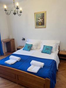 Ένα ή περισσότερα κρεβάτια σε δωμάτιο στο Apartment w/ spacious terrace