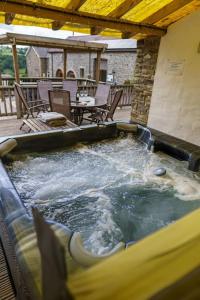 Piscina de la sau aproape de Millers Cottage