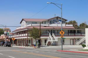 صورة لـ Whitney Portal Hotel And Hostel في لون باين