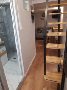 Ένα μπάνιο στο Sweet home Palermo