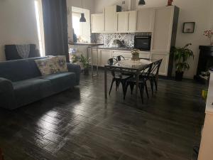 Kuchyň nebo kuchyňský kout v ubytování Nel cuore di Alvito, appartamento in centro + 12 fotografií