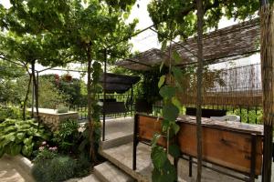 a garden with a pergola and some plants at House Gioia Cristina in Labin