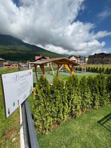 Nespecifikovaný výhled na hory nebo výhled na hory při pohledu z hotelu