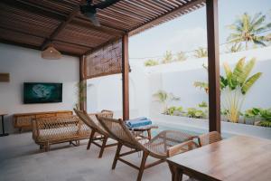 a living room with chairs and a table at Brandon Villa Lovina with Private Pool in Lovina