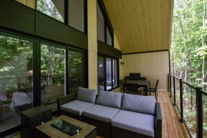 Posezení v ubytování Charmant Boisé - Nature spa et sauna