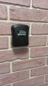 a remote control on the side of a brick wall at Centrum2a Łódź Próchnika 21 in Łódź