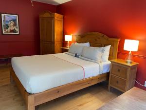 Postel nebo postele na pokoji v ubytování Auberge Cap aux Corbeaux