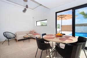 Swimmingpoolen hos eller tæt på Villa el raso