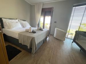 Postel nebo postele na pokoji v ubytování Sunny Seaside Villa-90 m from beach