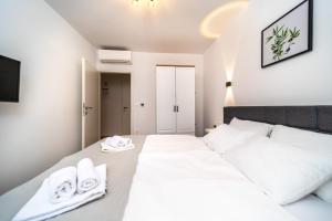 Postel nebo postele na pokoji v ubytování Kaldanac Residence