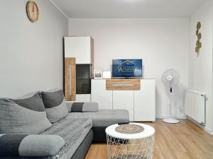 a living room with a couch and a table at CLASSY APARTMENTS - AQUAPARK Reda III in Rumia