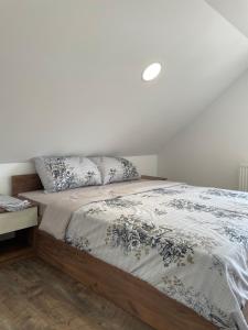 Postel nebo postele na pokoji v ubytování Apartmani Vrla NEW