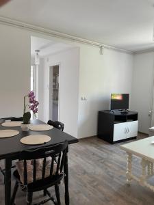 TV a/nebo společenská místnost v ubytování Apartmani Vrla NEW + 37 fotografií