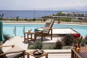 Bazén v ubytování Porto Elounda Golf & Spa Resort, Six Senses Spa nebo v jeho okolí