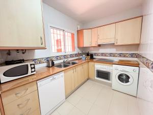 Kuchyňa alebo kuchynka v ubytovaní Apartamento la Reserva de Marbella