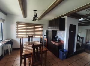 Galeriebild der Unterkunft Rustic Log Cabin in Tagaytay in Tagaytay