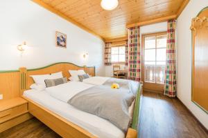 Postel nebo postele na pokoji v ubytování Feriengut Hasenau + 49 fotografií