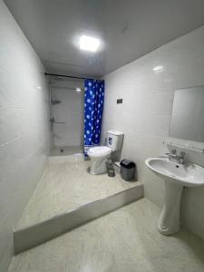 Ένα μπάνιο στο Asia Hostel