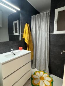 Salle de bains dans l'établissement A 2 minutos del mar en Jávea