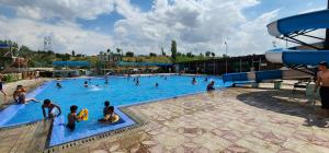 Bazén v ubytování Sim-Sim Hostel nebo v jeho okolí