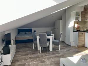 Postel nebo postele na pokoji v ubytování Apartman 24