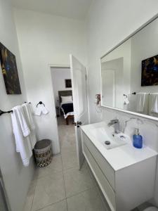 Gallery image of Luxury Apartments at Case De Coco, Ocho Rios Jamaica in Ocho Rios +18 photos