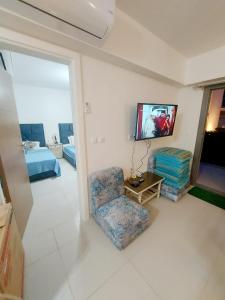 TV a/nebo společenská místnost v ubytování Studio For Rent In Marassi