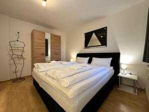 Katil atau katil-katil dalam bilik di Gemütliche 2-Zimmer-Wohnung by Rabe - Innenhof, Smart-TV, Netflix